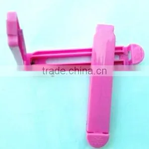 Plastic Clip thumbnail-1