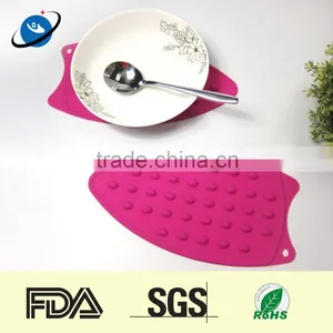 Candy Colors Non Slip Silicone Rubber Heat Resistant Mat thumbnail-3