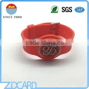 Silk-screen Printing Round Shaped Fudan F08 Silicone Rfid Wristband thumbnail-2