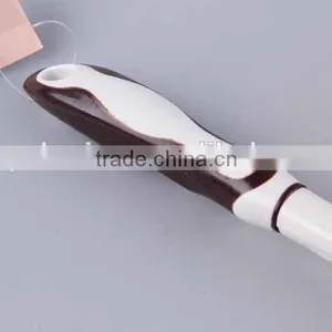 Curved Plastic Cleaning Brush thumbnail-2