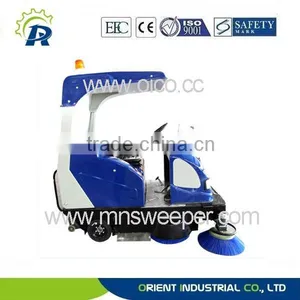 Germany Technology Imported Battery Use Riding Road Sweeper With Power Supply 36V thumbnail-4