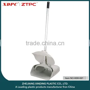 2016 Lastest Household Cleaning Tool Plastic Dustpan With Long Handle thumbnail-1