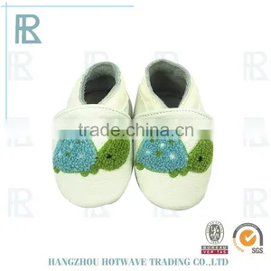 Pretty Bowknot Cheap Plain White Baby Patent Leather Shoes thumbnail-3