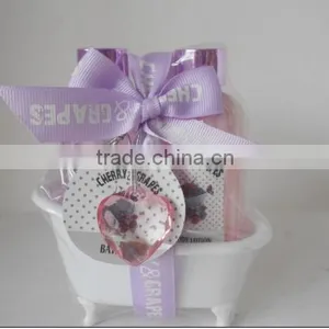 Mini Bath Tube With Gift Set thumbnail-1