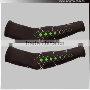 (L/XL) Black Compression Arm Sleeves thumbnail-1