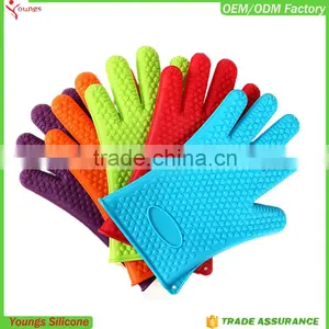 Customize Silicone Massage Glove Kitchen Glove FDA Soft Red Oven Gloves thumbnail-4