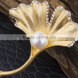 Slap-up Ginkgo Leaf Natural Pearl Brooch thumbnail-2