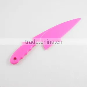 Plastic Salad Knife thumbnail-1