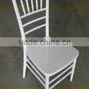 Продажа белых пластиковых стульев Chiavari для банкетов оптом thumbnail-1