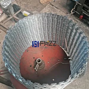 Very Bright Hot Dipped Galvanized Concertina Razor Barbed Wire BTO-22 Diameter 450mm×180loops thumbnail-1