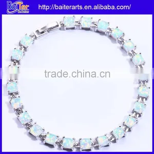 Elegant Women's Jewelry White Fire Opal Gemstone Bracelet Wholesale thumbnail-2