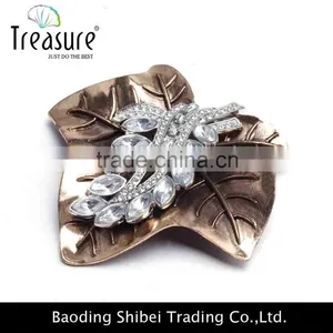 2015 Wholesale Fashion New Model Hot Selling Maple Shape Rhinestone Alloy Brooch thumbnail-1