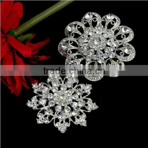 Best Price Zinc Alloy Vintage Flower Rhinestone Crystal Strass Brooch Pins , Crystal Rhinestone Strass Brooch in Colors thumbnail-3