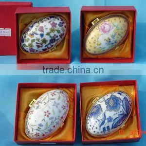 Egg Shape Caremic Gilt Jewelery Box thumbnail-1