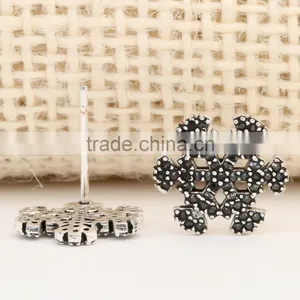 Trendy Noble Black Zircon Snowflake Silver Color Stud Earring thumbnail-4