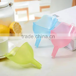 2Pcs/Set Clear Plastic Funnel Perfume Oil Liquid Diffuser Bottle Funnel Vial Lab/Kitchen/Cosmetic thumbnail-1