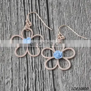 Fashionable and Simple Hollow Flower and Acrylic Flower Drop Earring thumbnail-1