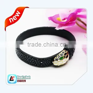 China Supplier Italian Metal Carved Tatoo Leather Bracelets for Men thumbnail-5