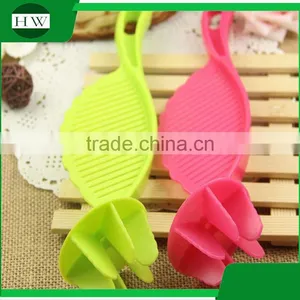Multipurpose Plastic Manual Hanging Rice Sifter Wash Washing Basin Strainer Sieve thumbnail-3