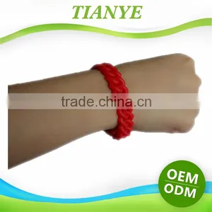 Newest Fashion Free Promotional Products Silicone Bracelet, Cheap Silicone Wristband thumbnail-4