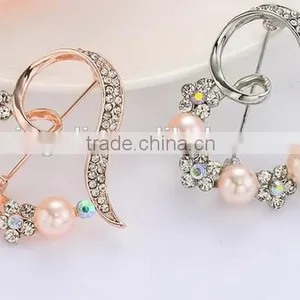 Fahsion Heart With Pearl Crystal Flower Pin Brooch thumbnail-1