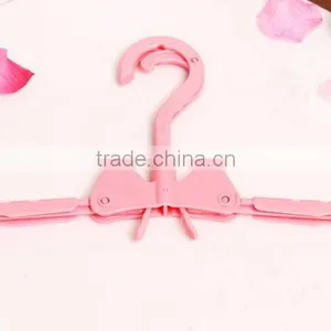 Plastic Foldable Folded Clothes Hangers Assorted Color thumbnail-6