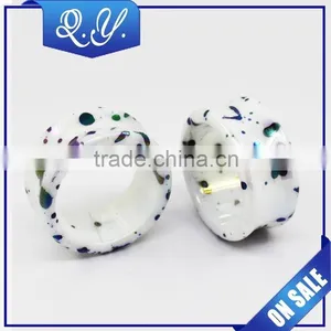 China Wholesale Colored Acrylic Printed Piercing Jewelry Fashion Ear Tunnel & Ear Expander thumbnail-1