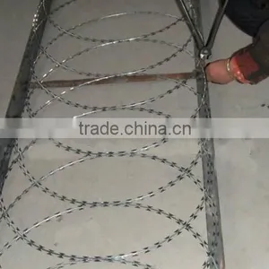 Security Fencing Razor Barbed Wire/razor Combat Wire/safety Razor Wire ( ISO9001:2008 Professional Manufacturer ) thumbnail-6