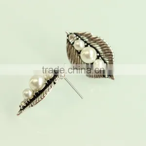 Rhinestone Ear Stud With Pearls thumbnail-2