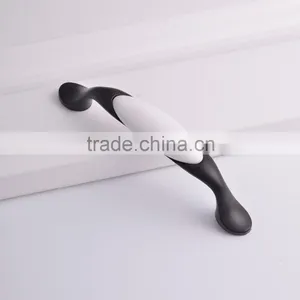 OEM Cheap Kitchen Ceramic Pull Handle Furniture Decorative Hardware Zinc Alloy Wardrobe Cabinet White And Black Pull Knobs thumbnail-3