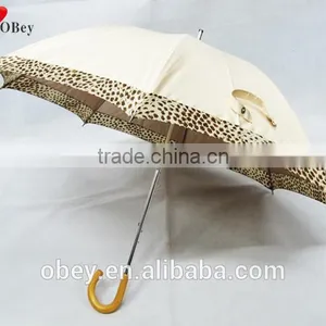 Manual Open Rain Umbrella With Wooden Handle thumbnail-3