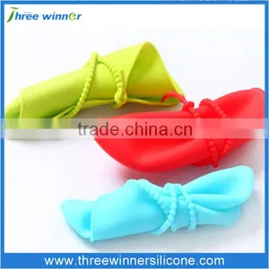 Adjustable Cute Silicone Baby Bib thumbnail-6