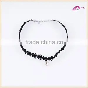 Fashion Sexy Black Fabric Choker Necklace With Crystal Pendant thumbnail-2
