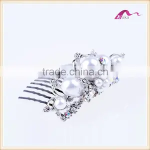 Fashion Crown Tiara Pearl Decorative Hair Comb Clips thumbnail-5