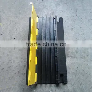 Lower Factoty Price 900*500*60mm Soft Flexible Recycled Rubber 4 Channel Cable Protectors thumbnail-5