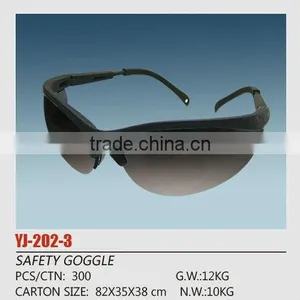 Protective Goggles thumbnail-1