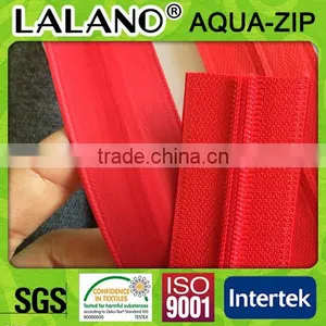 Long Chain Red Zipper for Bags Passed SGS Rain Test thumbnail-1