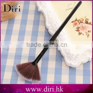 Black Fan-Shaped Handle Facial Brush Skin Care Makeup Tool Facial Concealer Makeup Brush thumbnail-2