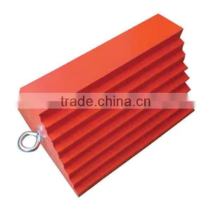 Polyurethane Double-Sided Pyramid Wheel Chocks thumbnail-1