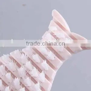 Flexible Fish-shaped Kitchen Cleaning Brush thumbnail-2