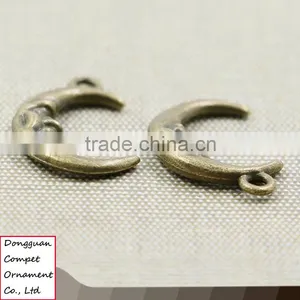 Compet Wholesale Metal Jewelry Zinc Alloy Smiling Face Grandpa Moon Shaped Pendant thumbnail-2