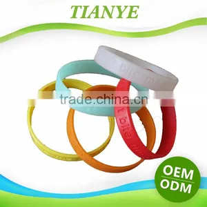 Newest Fashion Free Promotional Products Silicone Bracelet, Cheap Silicone Wristband thumbnail-1