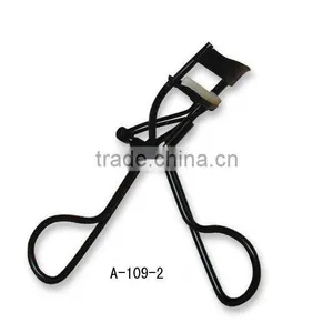 Black Metal Eyelash Curler thumbnail-1