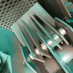 Small Wood Grinder Pulverizer Machine Small Mobile Wood Crusher Chipper Shaving Machine thumbnail-5
