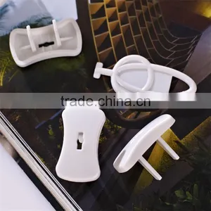 M035 The Children's Protection Against Electric Locking Electrical Outlet Cover thumbnail-1