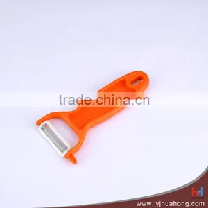 Kitchen Gadget Vegetable Peeler With Plastic Handle thumbnail-1