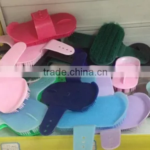 Adjustable Plastic Curry Comb, Plastic Cleaning Animal Brush thumbnail-4