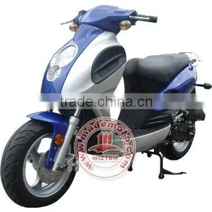 Gas Motor Scooter Equipped With 125cc Engine thumbnail-1