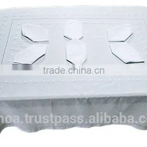White Cotton Tablecloth and 6 Napkins thumbnail-1