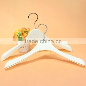 QD-A602 Wedding Dress Plastic Hanger for Clothes Display thumbnail-1